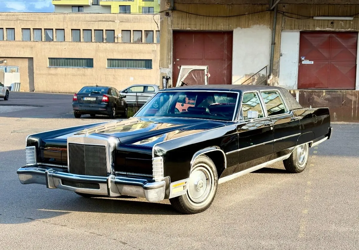 1977 Lincoln Continental Town Car