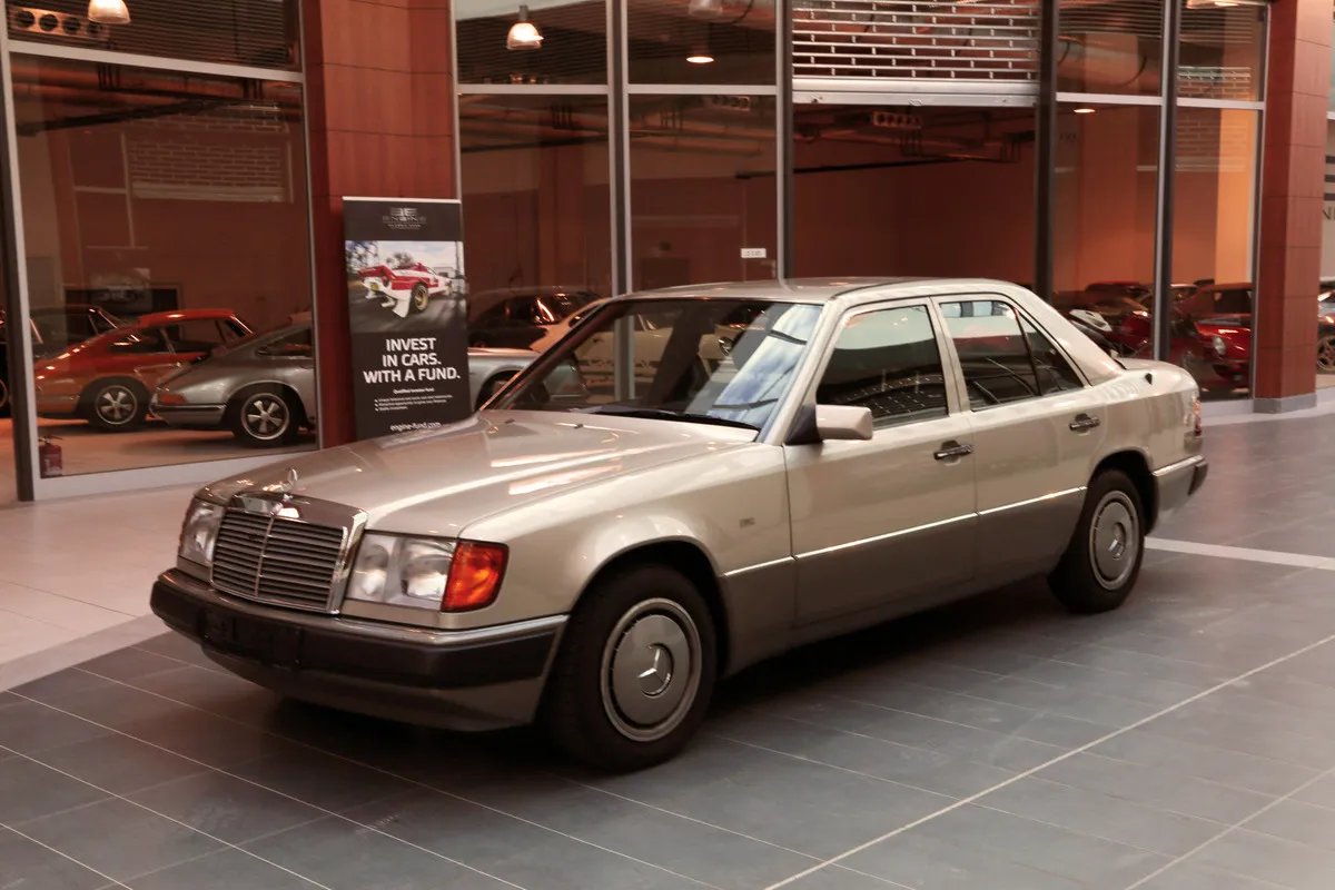 Mercedes-Benz 200 D