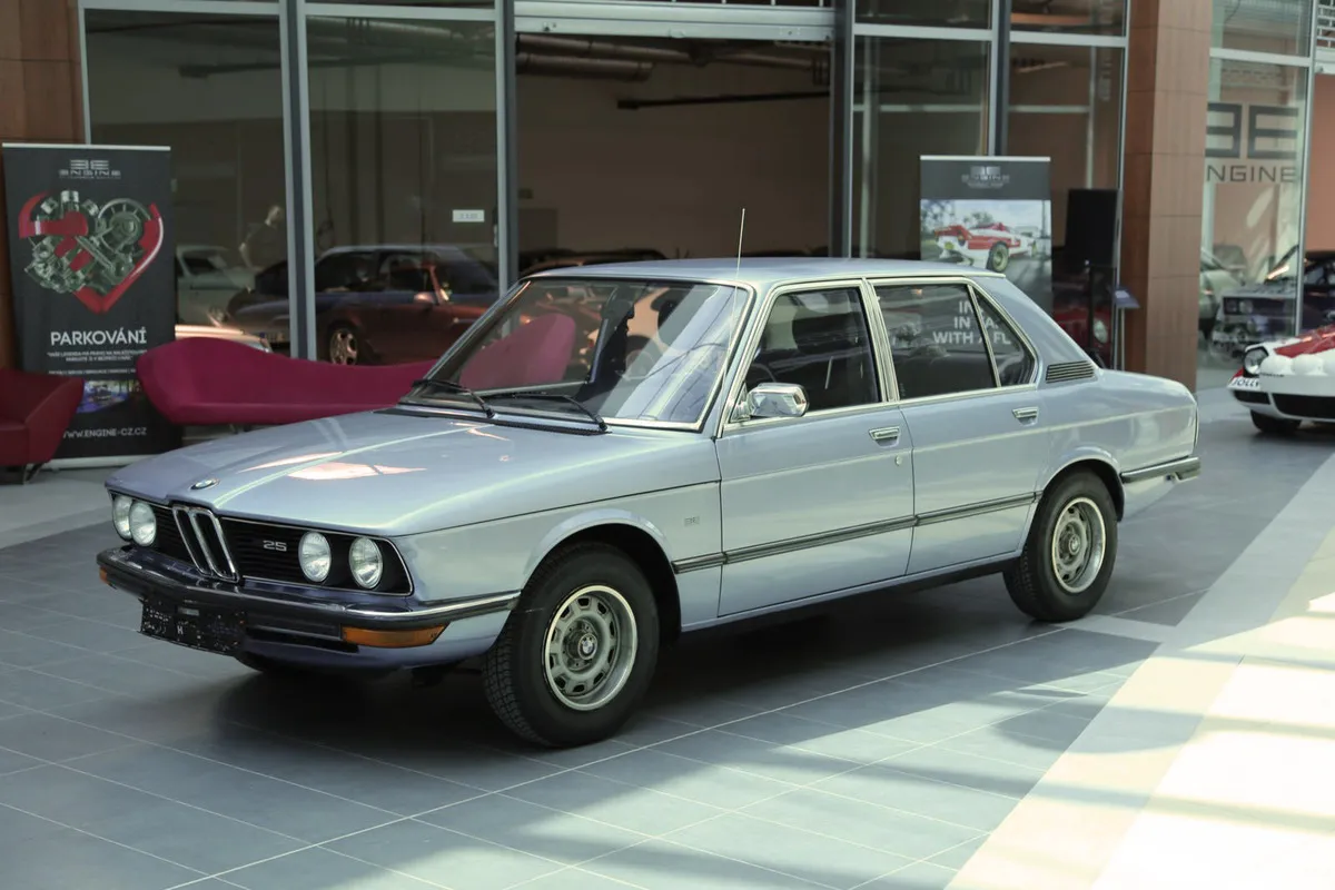 BMW 525 (E12)