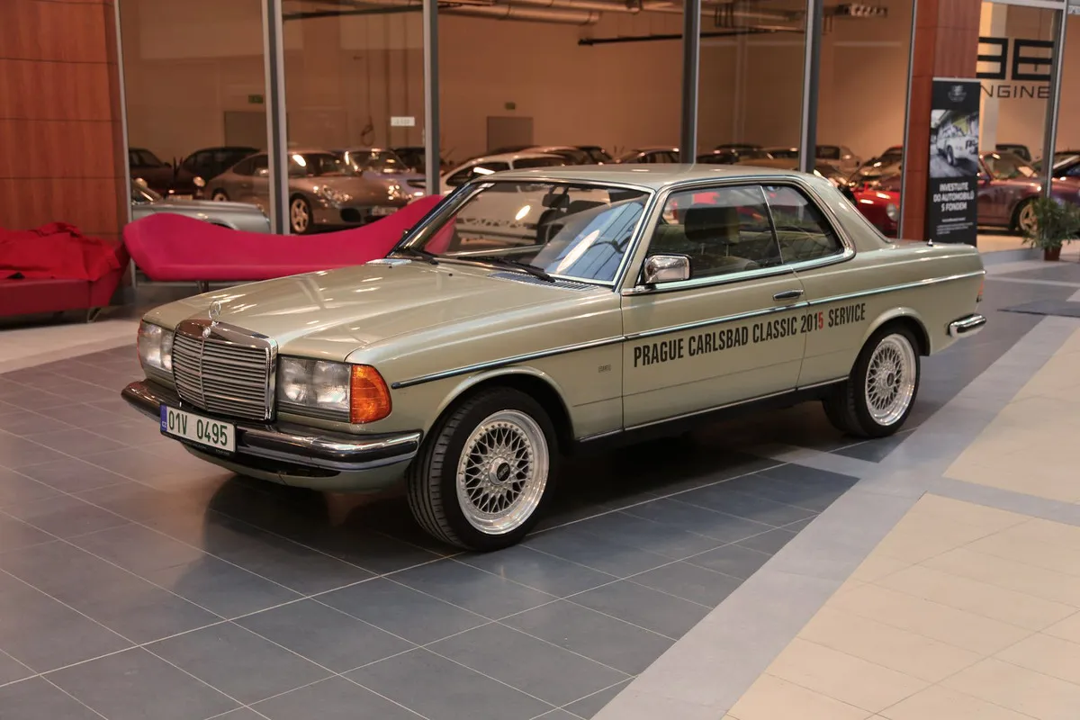 Mercedes-Benz 230 CE W123