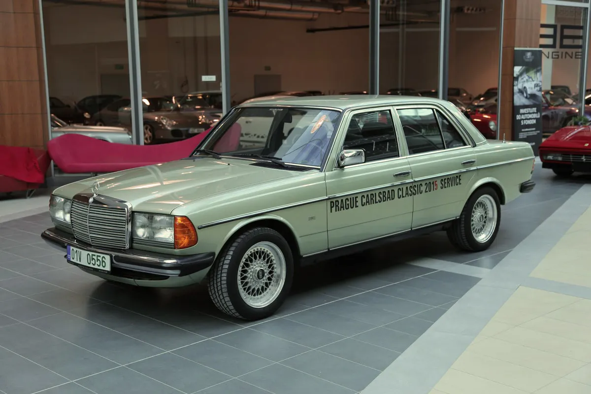 Mercedes-Benz 230 E W123