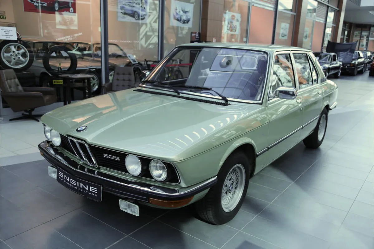 BMW 525 (E12)