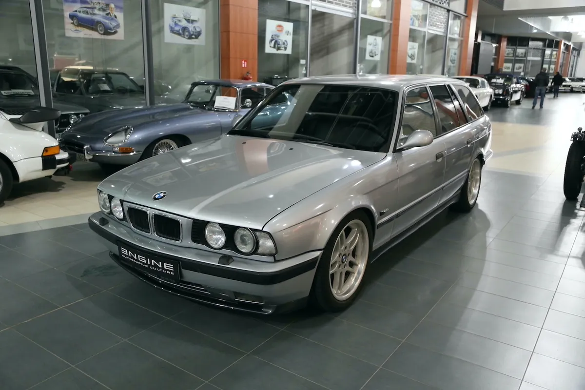 BMW M5 Touring (E34)