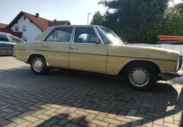 Mercedes-Benz 200 200D, Typ W115 1971