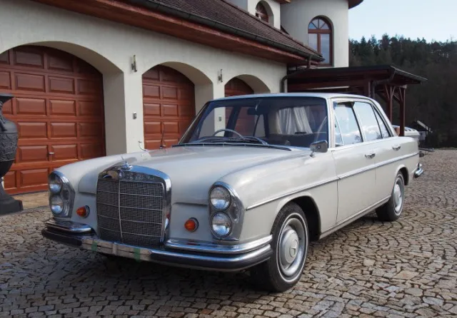 Mercedes-Benz 250 W108 250S RHD manuál klim 1966