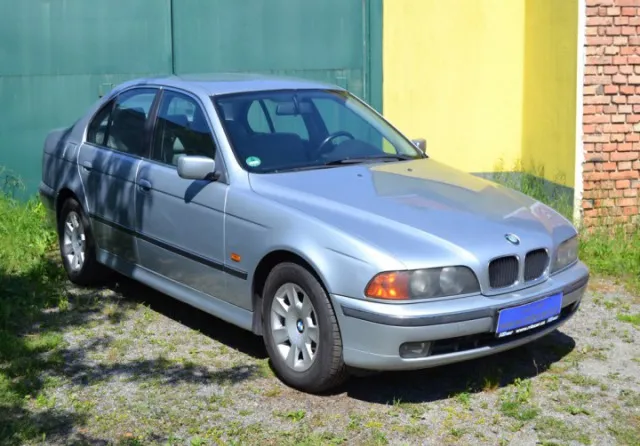 BMW 5 523 i 1.MAJITEL 1997