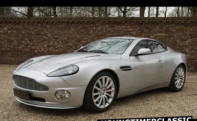 Aston Martin Vanquish SLEVA! 2004