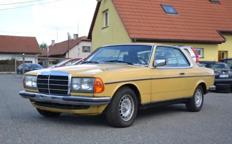 Mercedes-Benz 230 123 2,3 W123 230C 1979