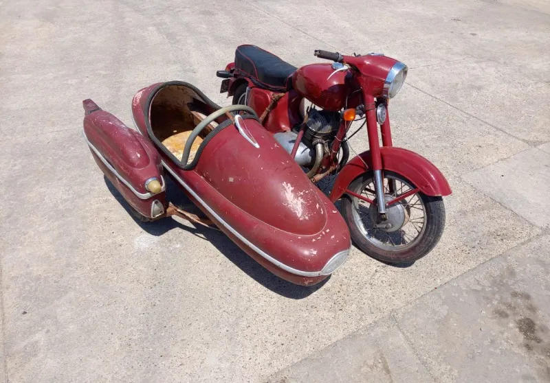 Jawa 350 s postrannym vozikom 1975