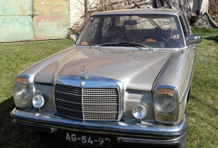 Mercedes-Benz 240 W115 240D 3.0 1971