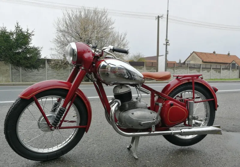 Jawa 250 pérák 1952