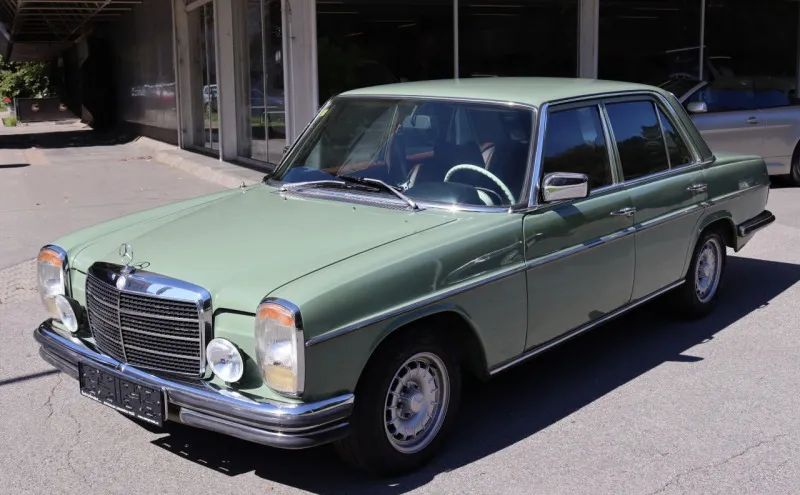 Mercedes-Benz 230 W115 230.4 1974