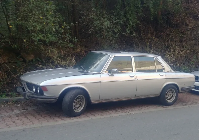 BMW E3 3.3L 1975