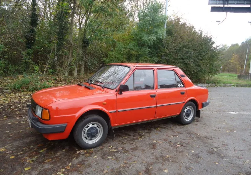Škoda 105 1989