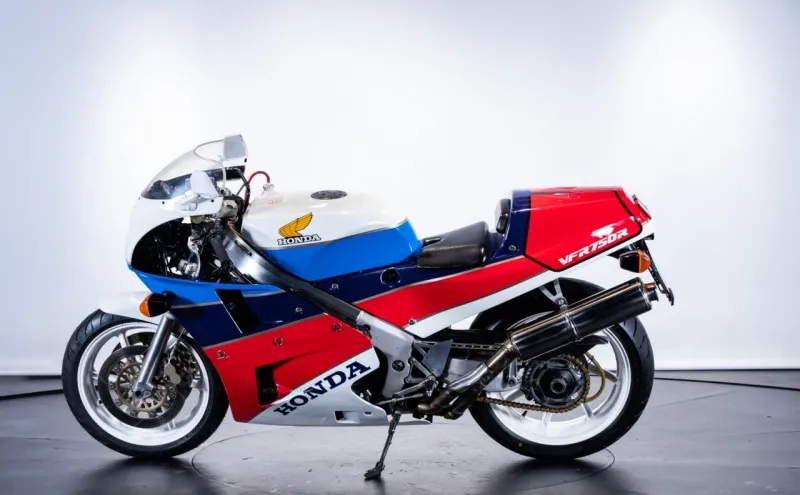 Honda VF VFR 750 R (RC30) ALA ORO 1988