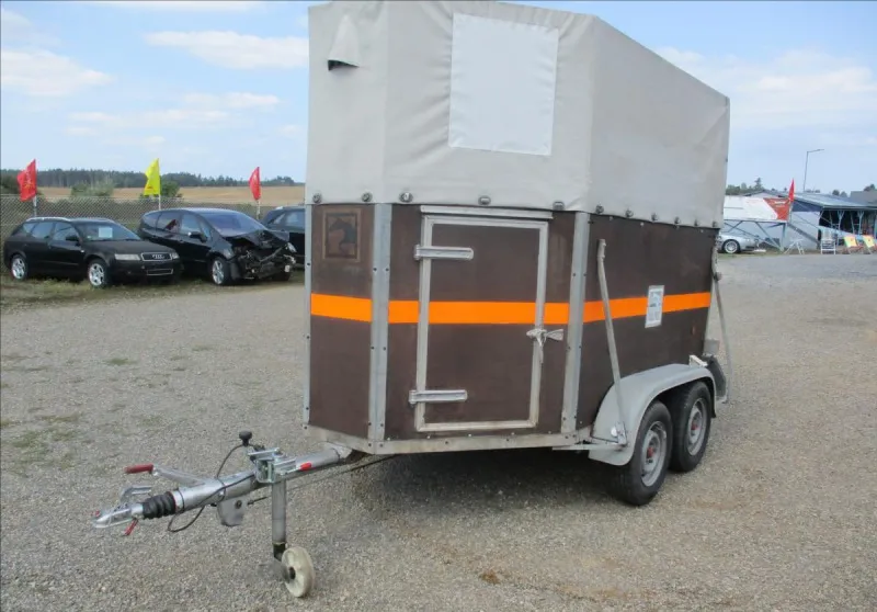 Schwarzmüller vůz pro přepravu 2 koní 1983