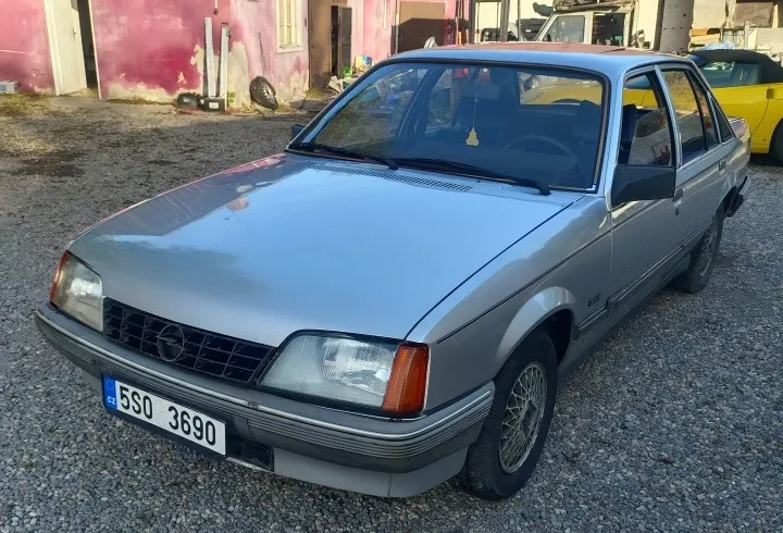 Opel Rekord 2,2i 1984