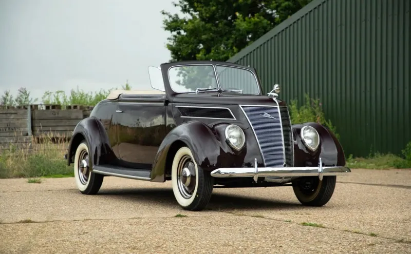 Ford V8 Roadster Deluxe 1937