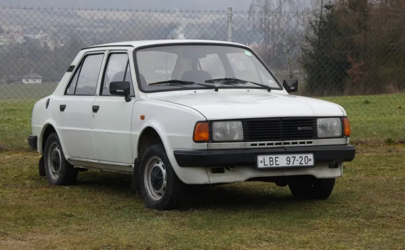 Škoda 120 sedan 1988