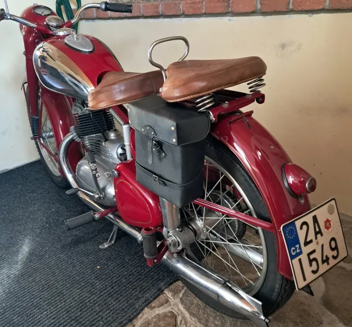 Jawa 250 Pérák Zbrojovka 1948