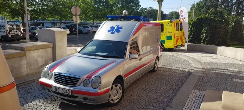 Mercedes-Benz prezidentský sanitní spec 1999