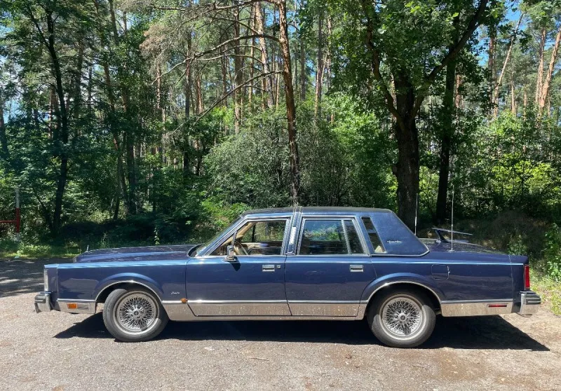 Lincoln Town Car 1985