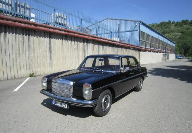 Mercedes-Benz 220 /8 W115 1969