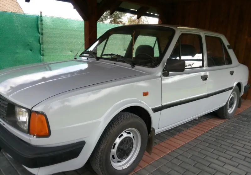 Škoda 105 105L 1988