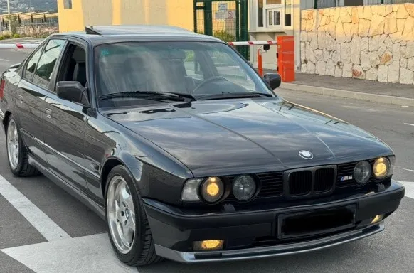 BMW M5 E34 1990