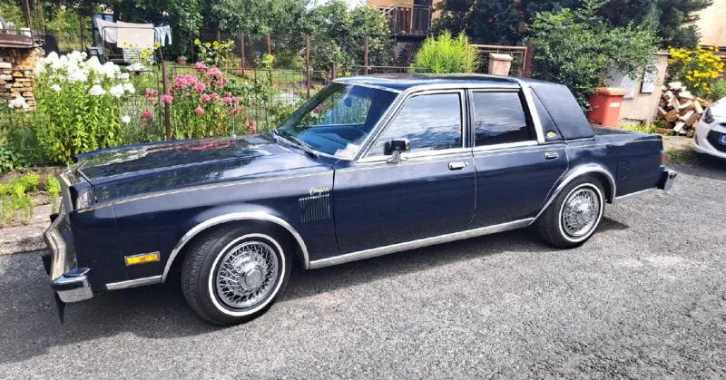 Chrysler New Yorker Fift Avenue 1982