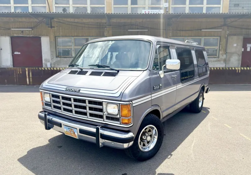 Dodge B250 RAM VAN 1989