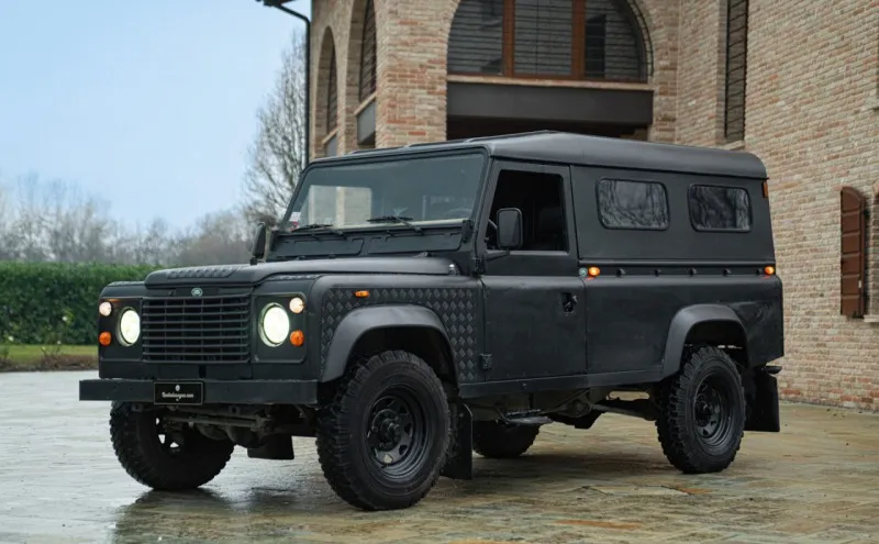 Land Rover Defender 1985