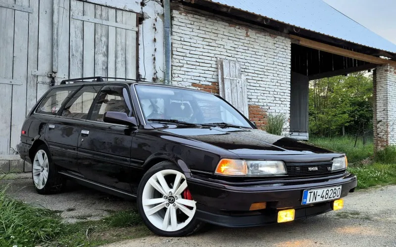 Toyota Camry LE 2.5 V6 1989