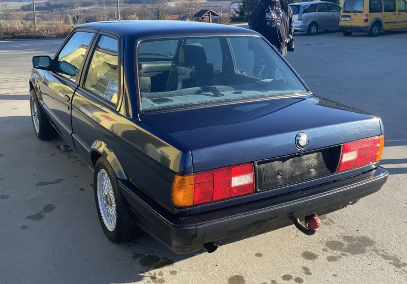 BMW 3 318i 1990