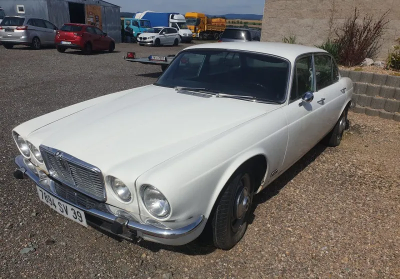 Jaguar XJ 12válec,5.3L manual př. 1974
