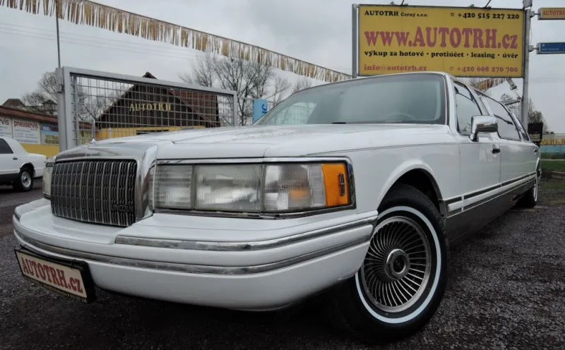 Lincoln Town Car 4,6 Limuzína 7.m Pronájem 1993