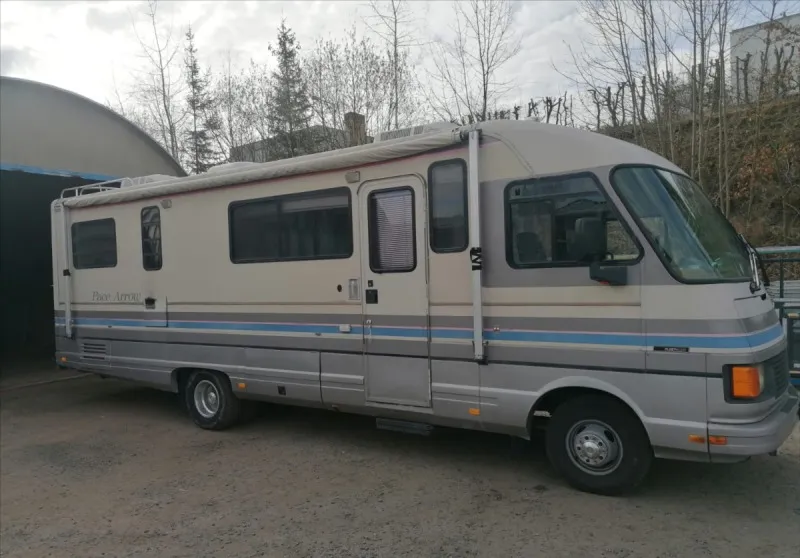 Ford F 7,5 Fleetwood Pace Arow 1990