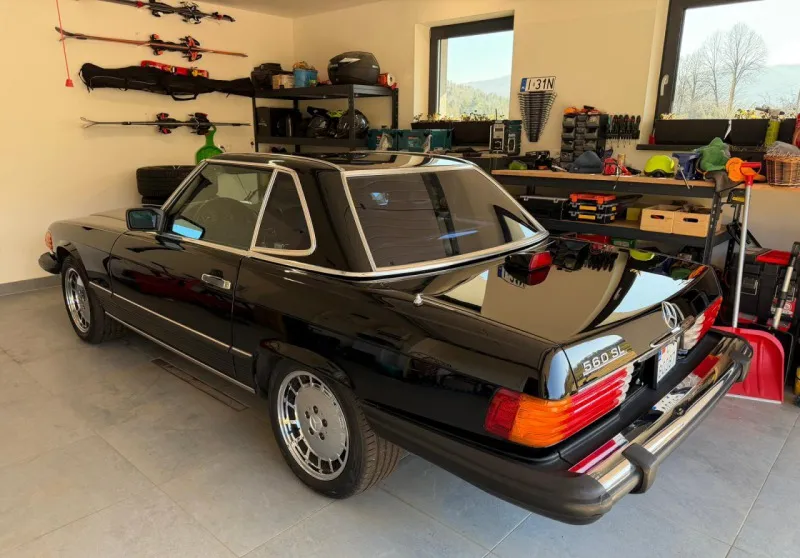 Mercedes-Benz SL 560 1982