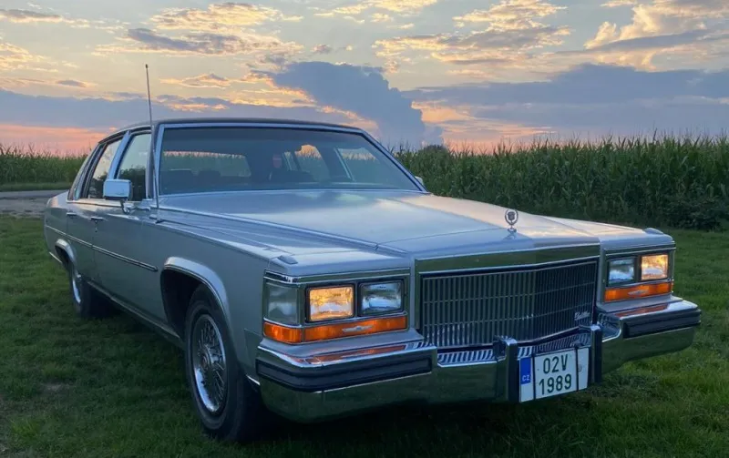 Cadillac Brougham 1989