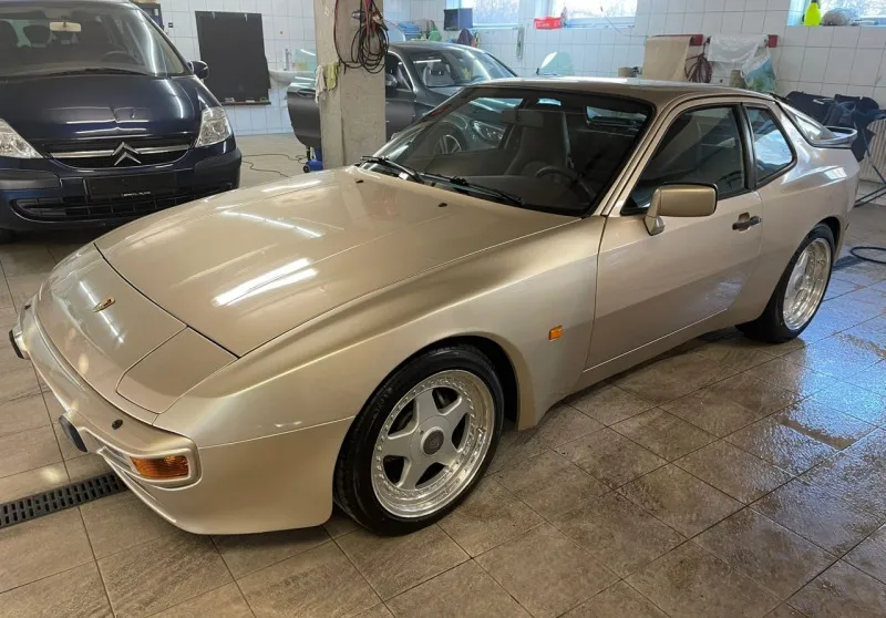 Porsche 944 1985