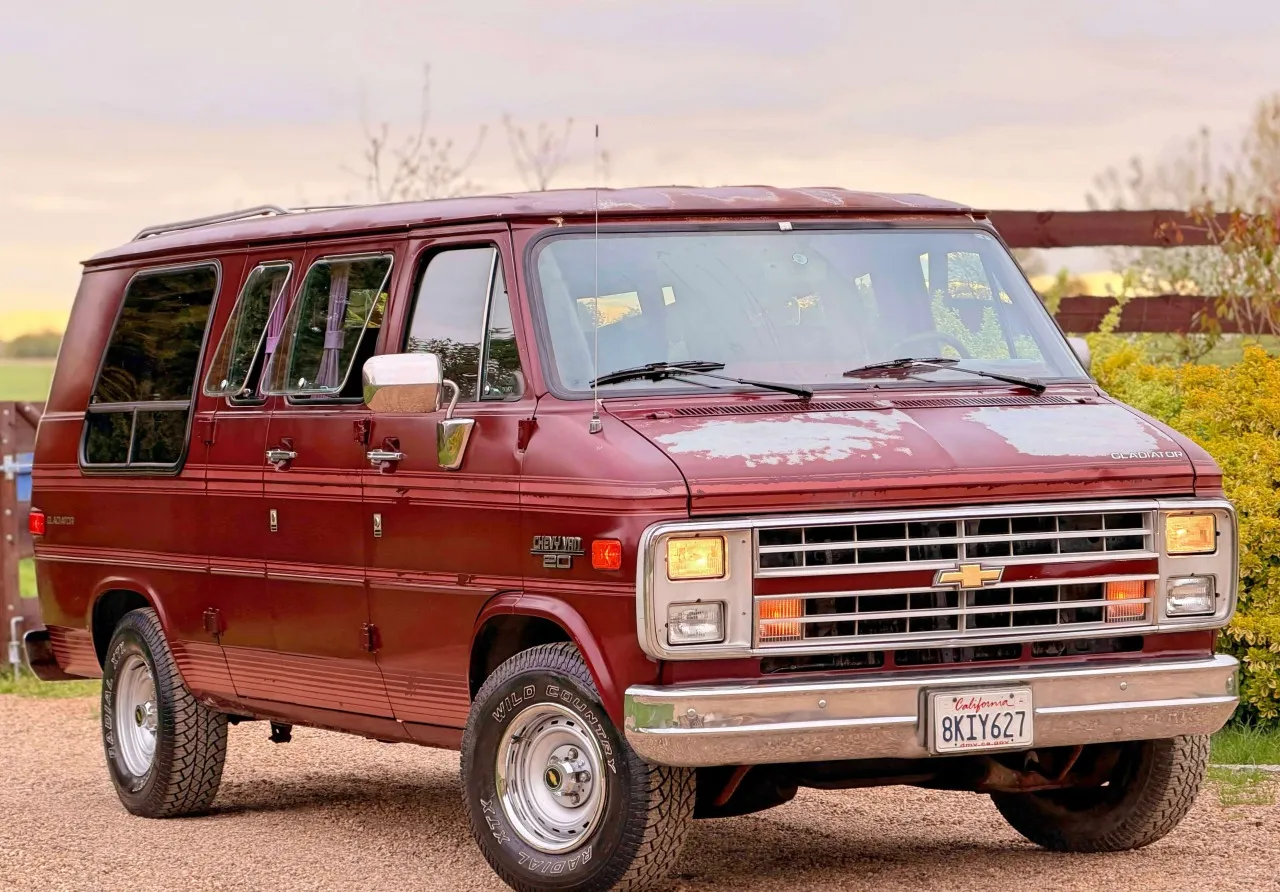 Chevrolet G20 Gladiator By Glaval 1991