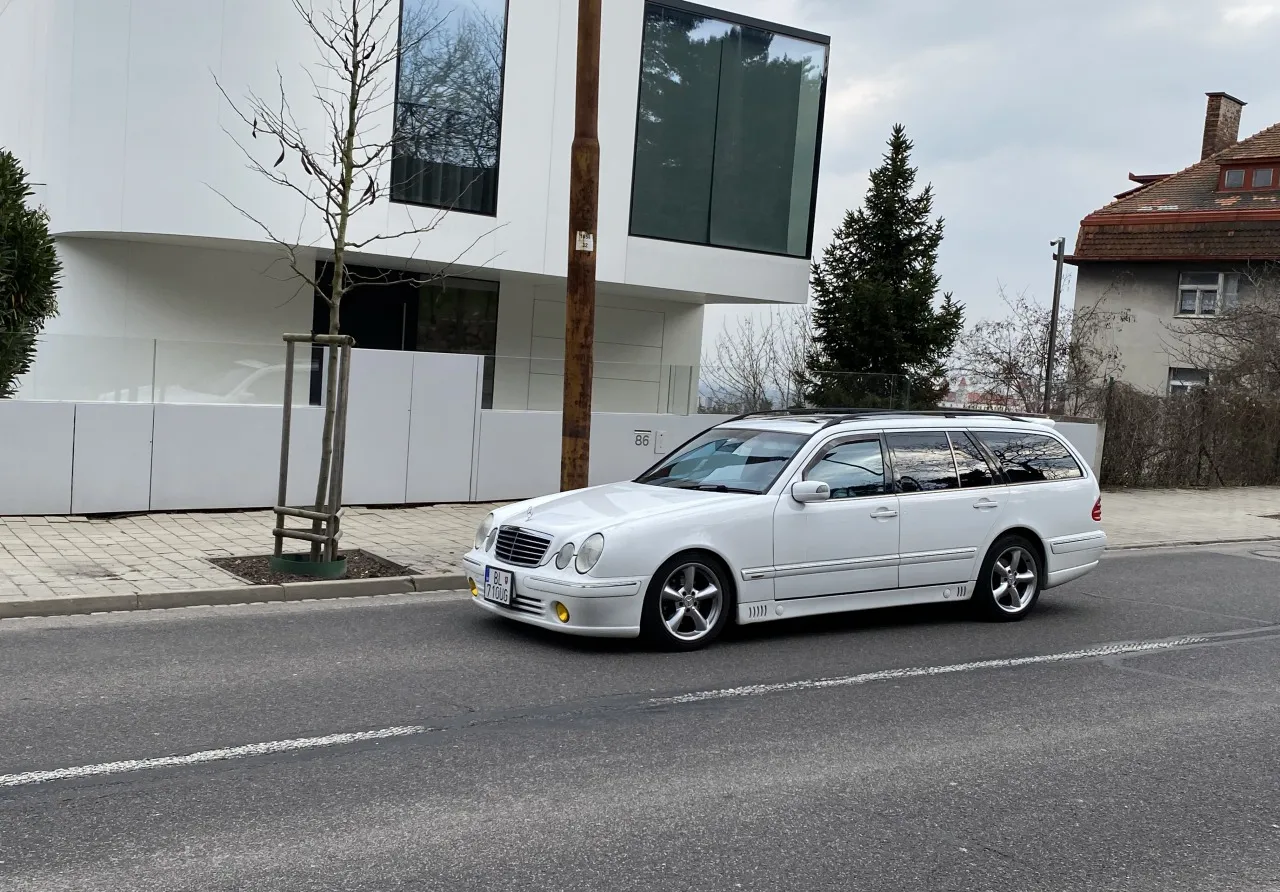 Mercedes-Benz E S210 2001