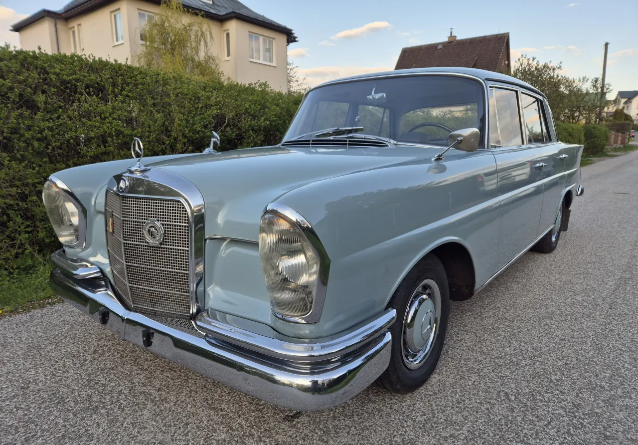 Mercedes-Benz 220 W111 1964