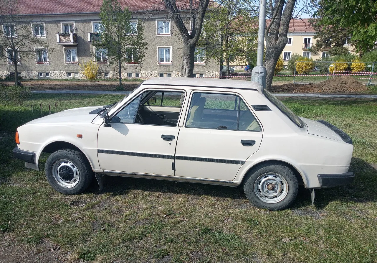 Škoda 125 125 L 1989