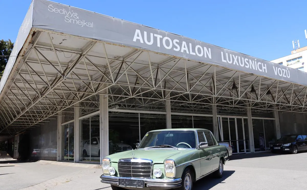 Mercedes-Benz 230 115 W115 230.4 manuál 1974