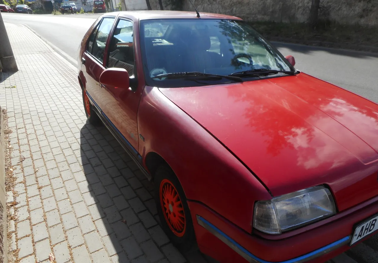 Renault 19 GTS - Dynamic 1991