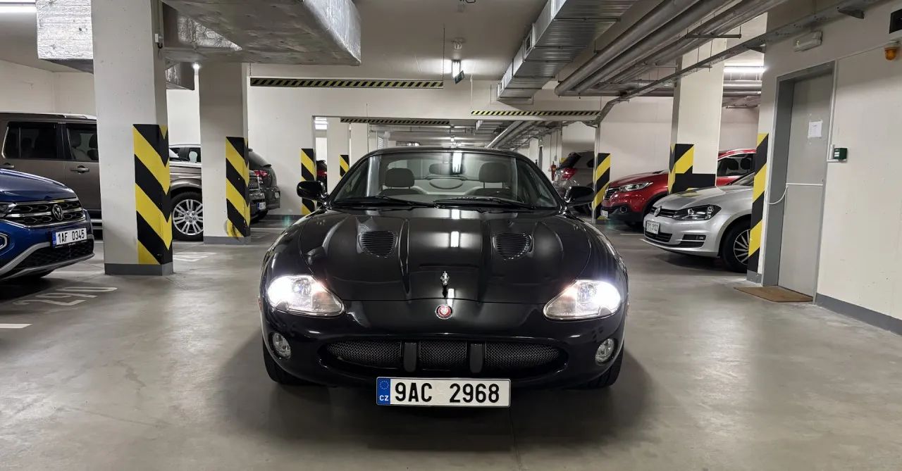Jaguar XKR 2000
