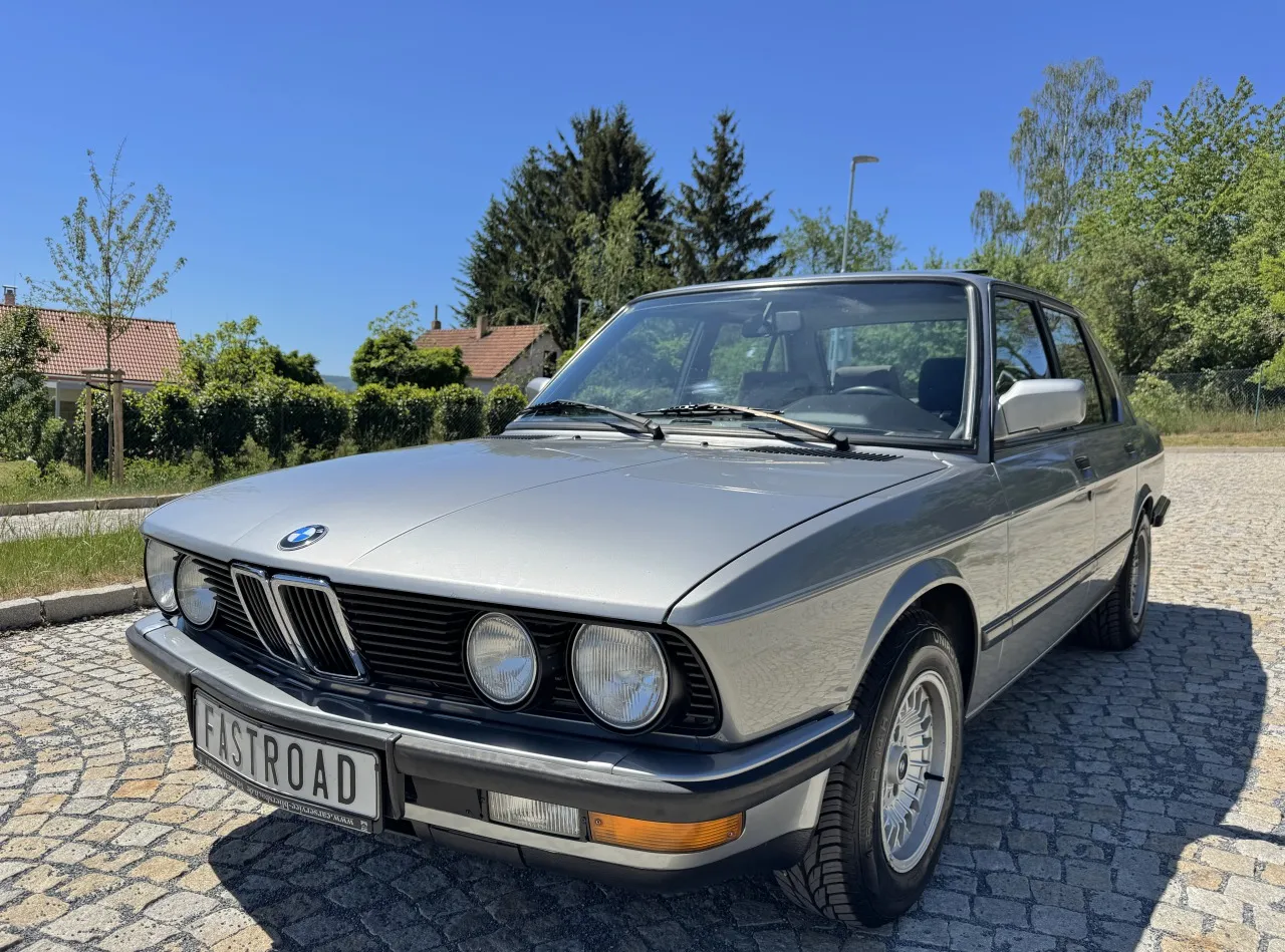 BMW 5 E28 520i shadowline 1987