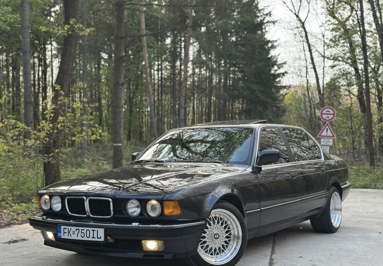 BMW 7 E32 750iL 1988