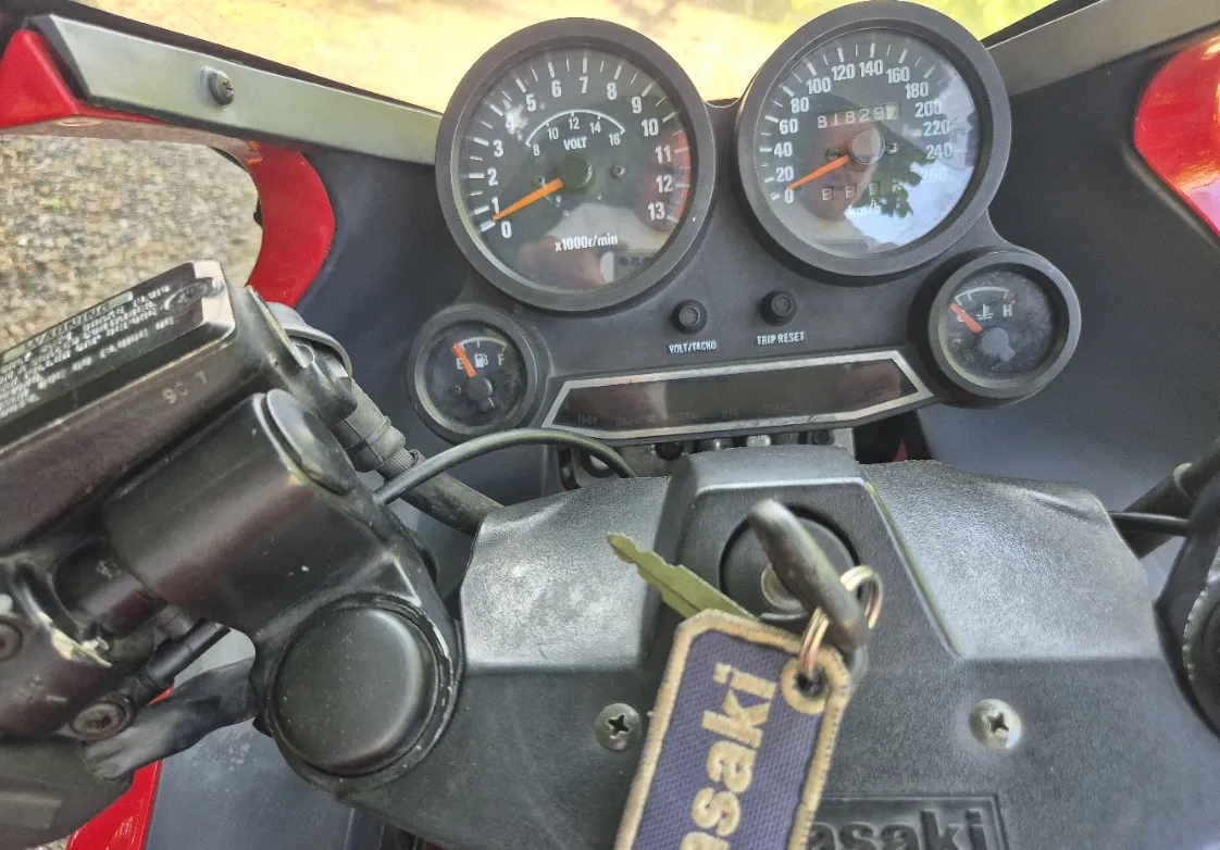 Kawasaki GPZ 900r 1984